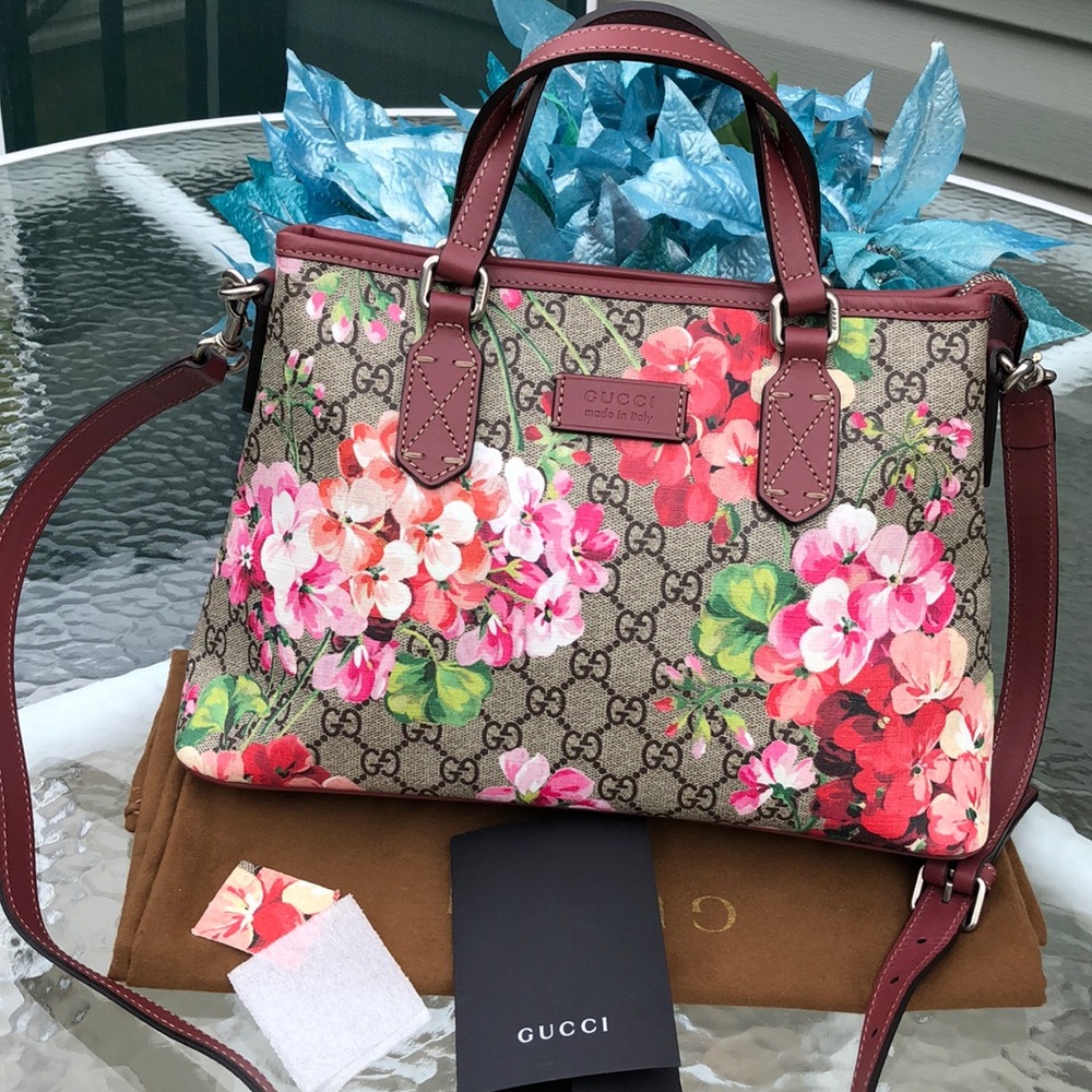 Authentic Gucci Supreme Bloom crossbody bag